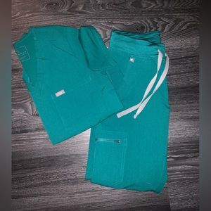 Figs scrub set. XS one pocket top. XS jogger pants.